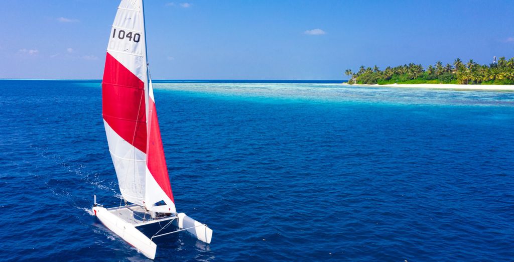 Weiße Sandstrände und türkisfarbene Lagune auf den Malediven