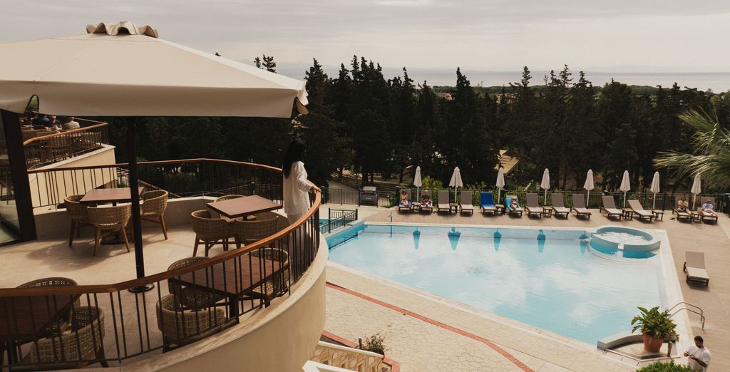  Gerakas Belvedere Luxury Suites 4*