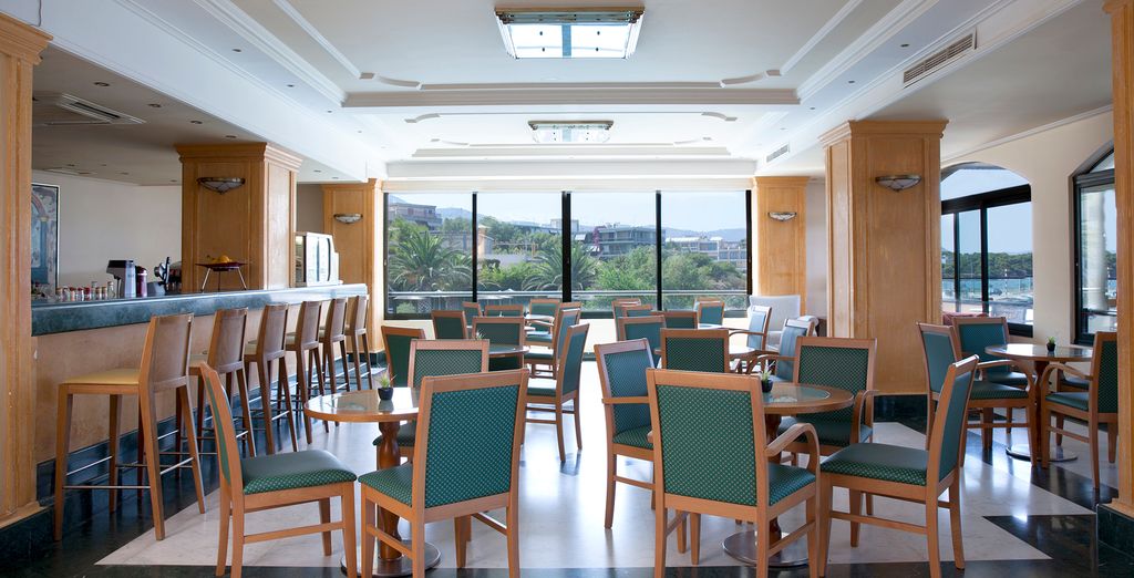 Ramada Attica Riviera