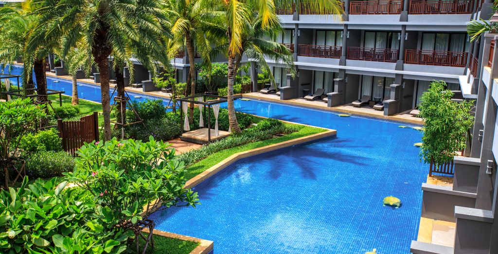 Grand Hyatt Abu Dhabi Hotel & Residences Emirates Pearl 5* e Phuket Marriott Resort and Spa, Nai Yang Beach 5*
