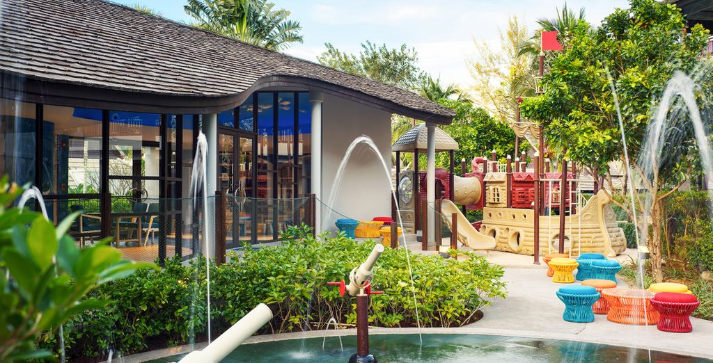 Grand Hyatt Abu Dhabi Hotel & Residences Emirates Pearl 5* e Phuket Marriott Resort and Spa, Nai Yang Beach 5*