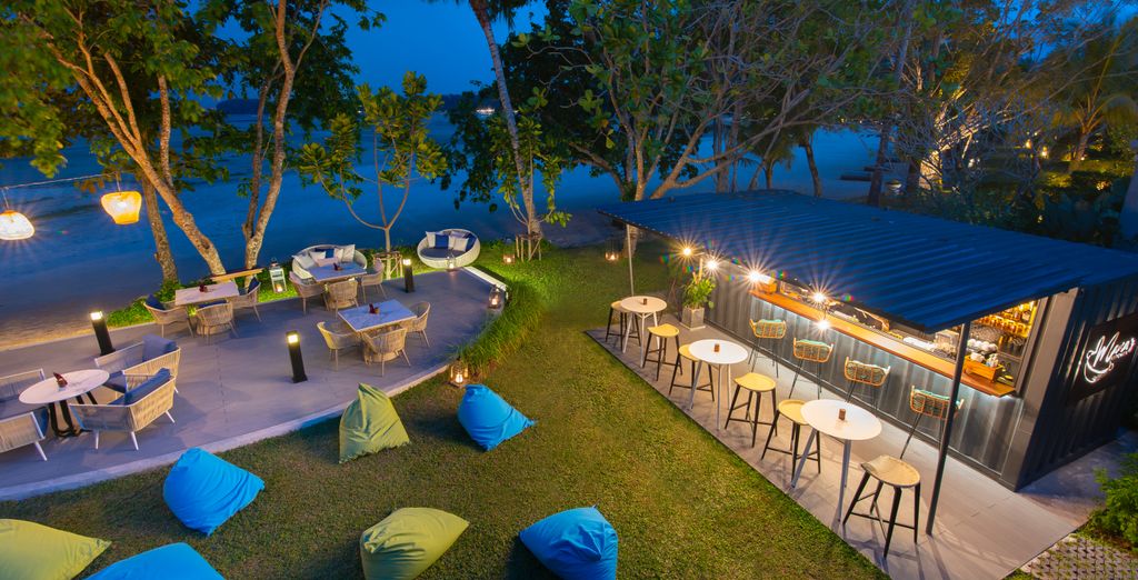 Grand Hyatt Abu Dhabi Hotel & Residences Emirates Pearl 5* e Phuket Marriott Resort and Spa, Nai Yang Beach 5*
