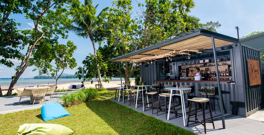 Grand Hyatt Abu Dhabi Hotel & Residences Emirates Pearl 5* e Phuket Marriott Resort and Spa, Nai Yang Beach 5*
