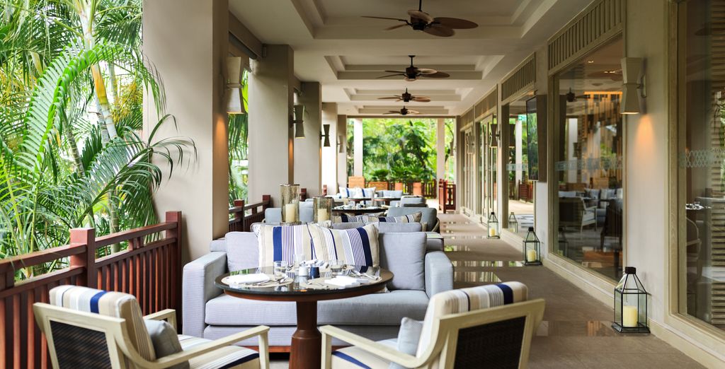 Grand Hyatt Abu Dhabi Hotel & Residences Emirates Pearl 5* e Phuket Marriott Resort and Spa, Nai Yang Beach 5*