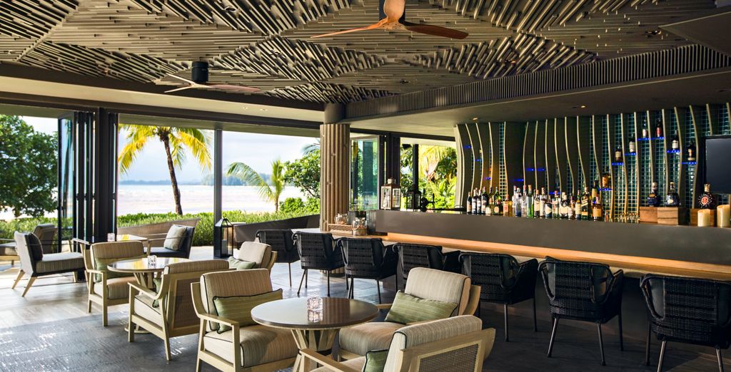 Grand Hyatt Abu Dhabi Hotel & Residences Emirates Pearl 5* e Phuket Marriott Resort and Spa, Nai Yang Beach 5*