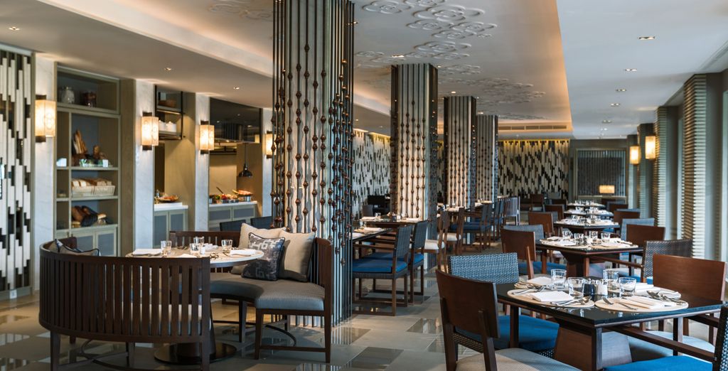 Grand Hyatt Abu Dhabi Hotel & Residences Emirates Pearl 5* e Phuket Marriott Resort and Spa, Nai Yang Beach 5*