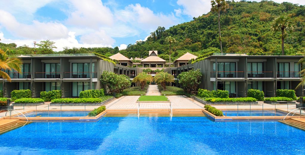 Grand Hyatt Abu Dhabi Hotel & Residences Emirates Pearl 5* e Phuket Marriott Resort and Spa, Nai Yang Beach 5*