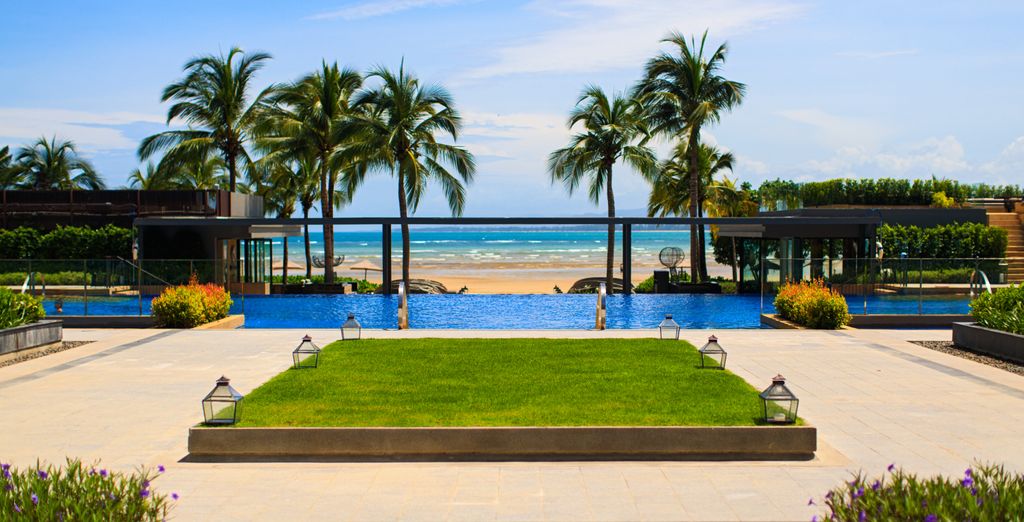 Grand Hyatt Abu Dhabi Hotel & Residences Emirates Pearl 5* e Phuket Marriott Resort and Spa, Nai Yang Beach 5*
