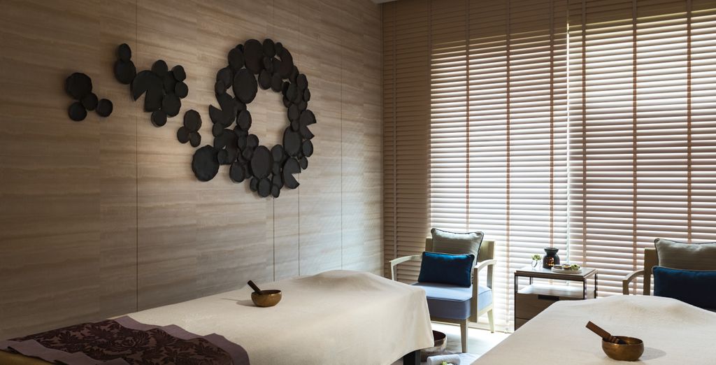 Grand Hyatt Abu Dhabi Hotel & Residences Emirates Pearl 5* e Phuket Marriott Resort and Spa, Nai Yang Beach 5*