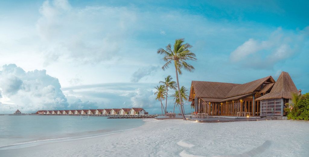 Furaveri Island Resort & Spa 5* con extensión posible en Dubái