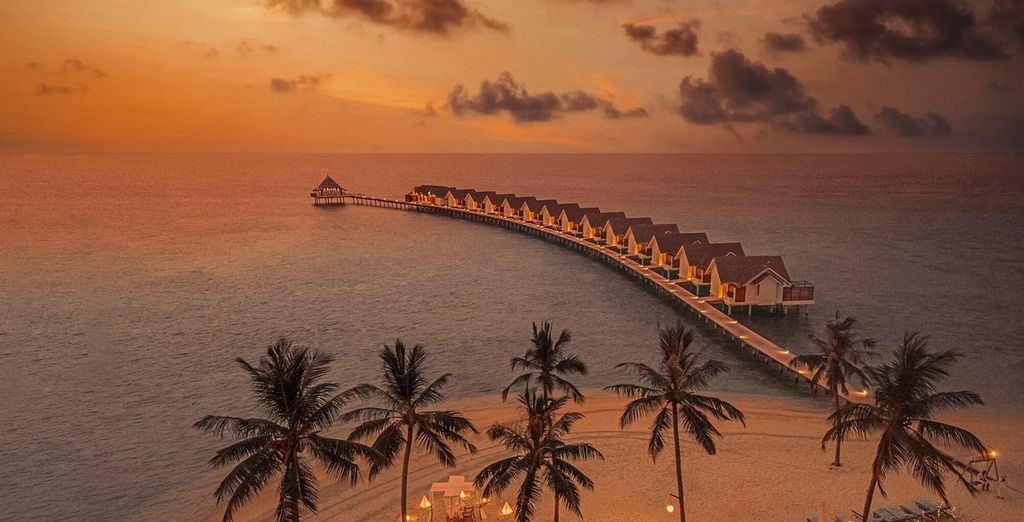 Furaveri Island Resort & Spa 5* con extensión posible en Dubái