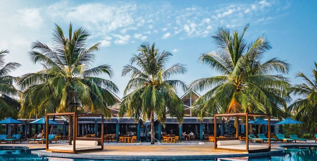 Furaveri Island Resort & Spa 5* con extensión posible en Dubái