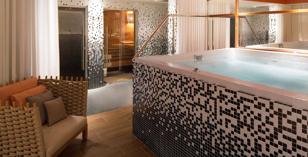 Renaissance Paris République Hotel 5*