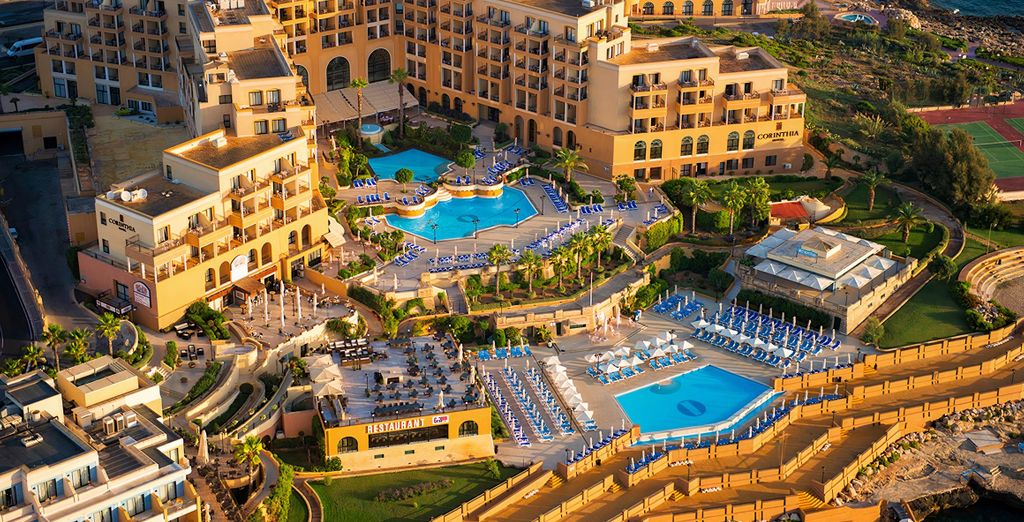 Hotel Corinthia St. George's Bay 5* 