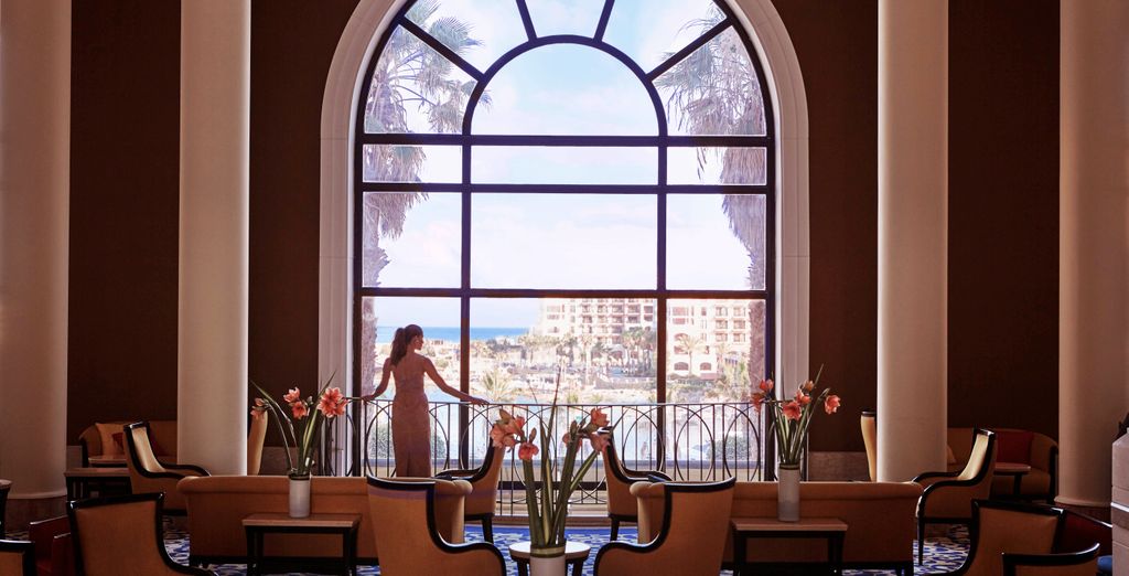 Hotel Corinthia St. George's Bay 5* 