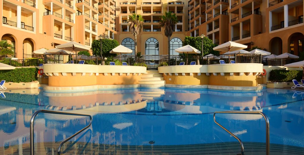 Hotel Corinthia St. George's Bay 5* 