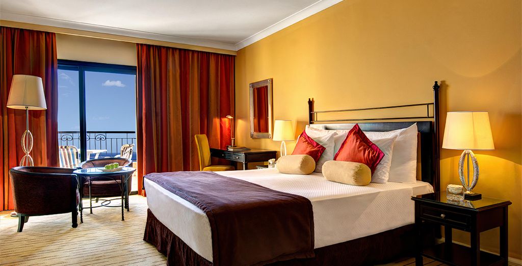 Hotel Corinthia St. George's Bay 5* 
