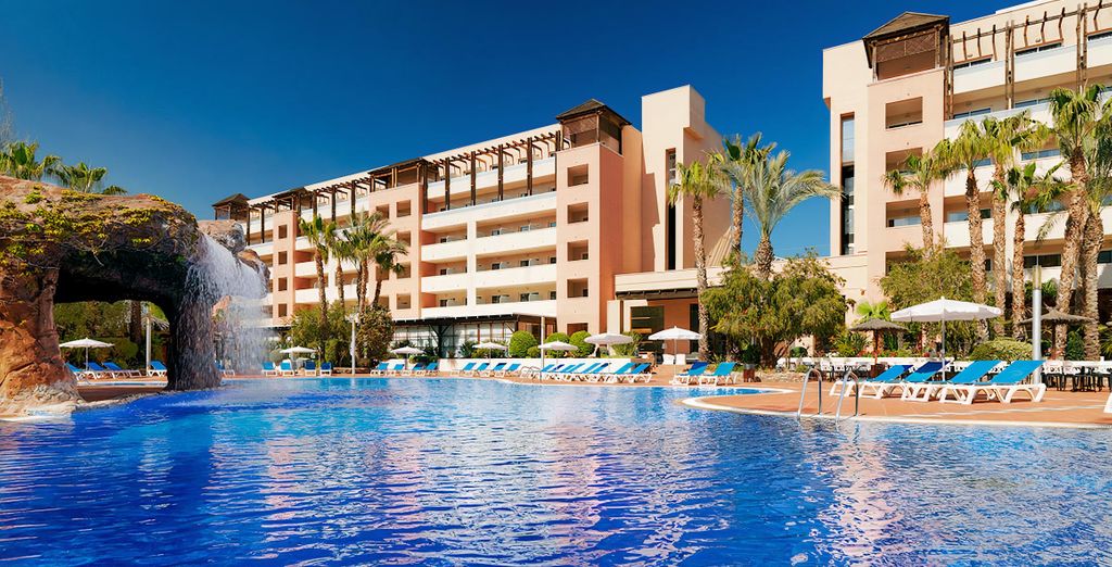 H10 Salauris Palace 4*