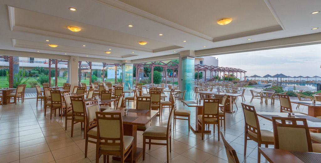 Lutania Beach Hotel 4*