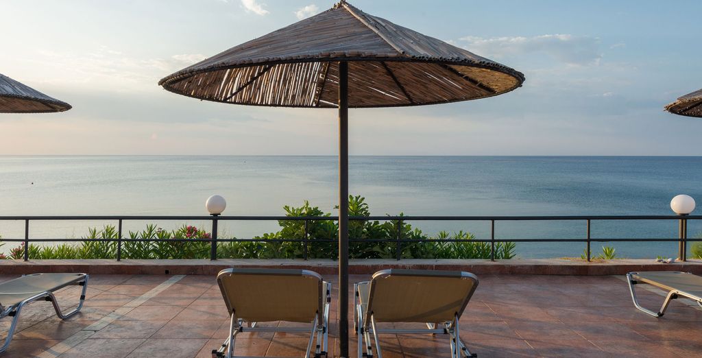 Lutania Beach Hotel 4*