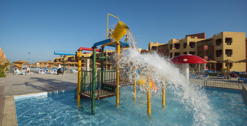 Royal Tulip Beach Resort 5* con Crociera opzionale di 7 notti sul Nilo
