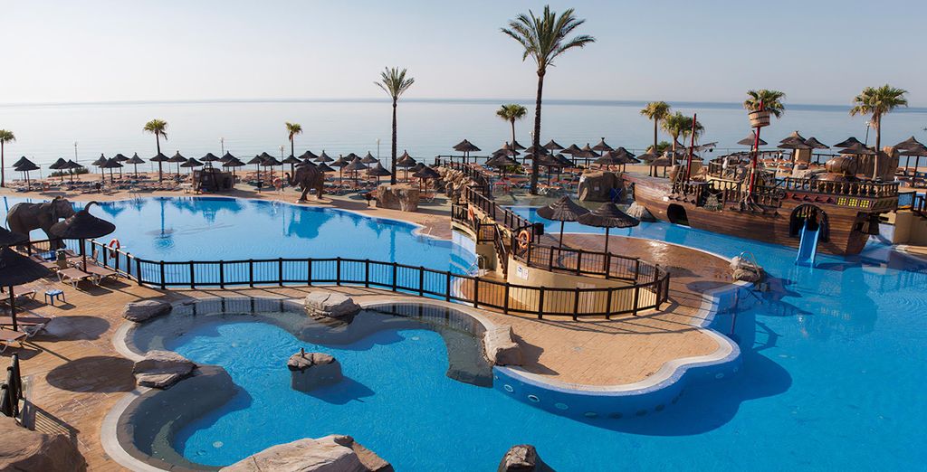 Hotel Holiday World Polynesia 4*
