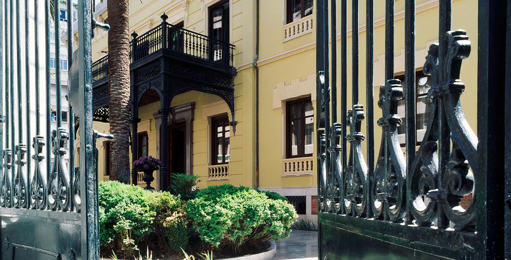 Hotel Hospes Palacio De Los Patos 5*