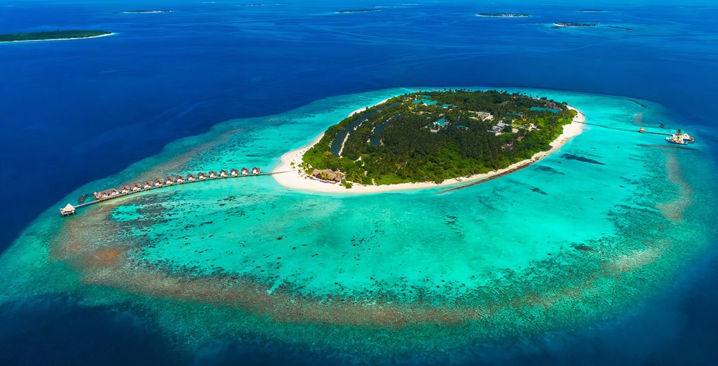 Furaveri Island Resort & Spa 5* con extensión posible en Dubái