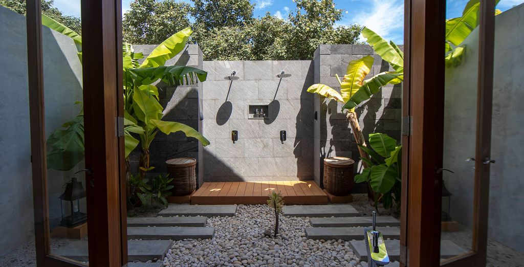 Furaveri Island Resort & Spa 5* con extensión posible en Dubái