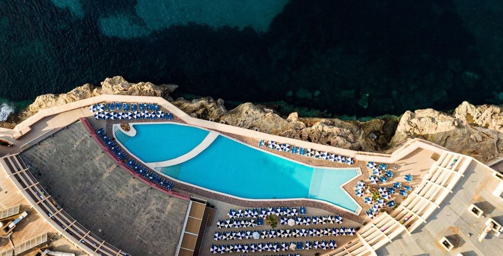 Paradise Bay Resort 4*