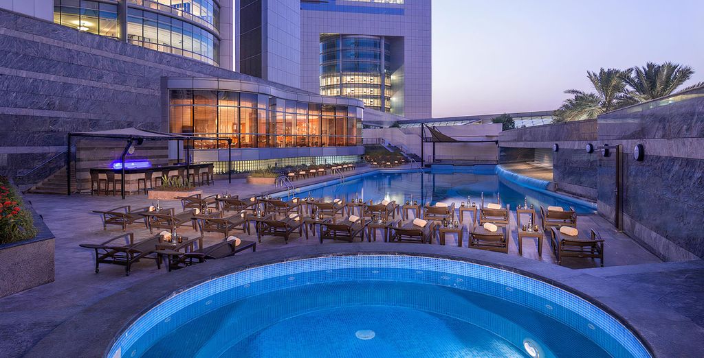 Jumeirah Emirates Towers 5*