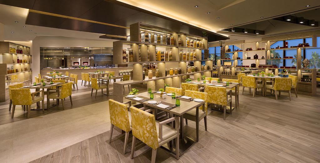Tour alla scoperta del Paese con possibile estensione presso lo Hyatt Regency Dubai 5*