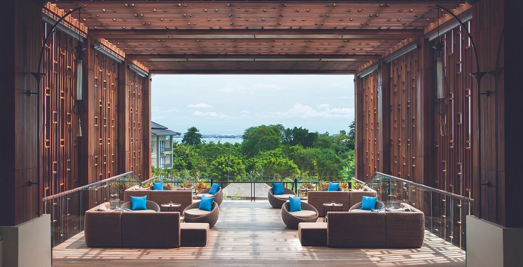 Mansion Baliwood 4*, Mahagiri Resort Nusa Lembongan 4* & Mövenpick Jimbaran Bali 5*