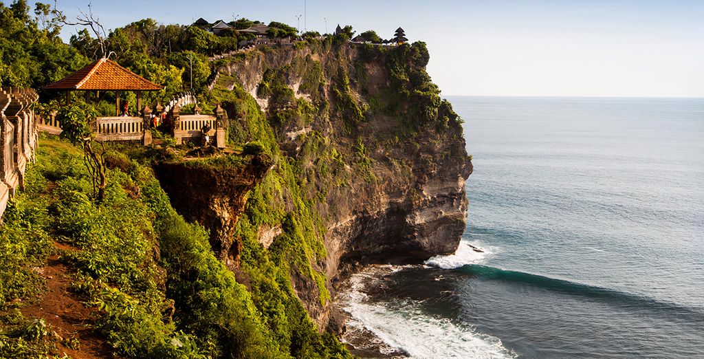 Mansion Baliwood 4*, Mahagiri Resort Nusa Lembongan 4* & Mövenpick Jimbaran Bali 5*