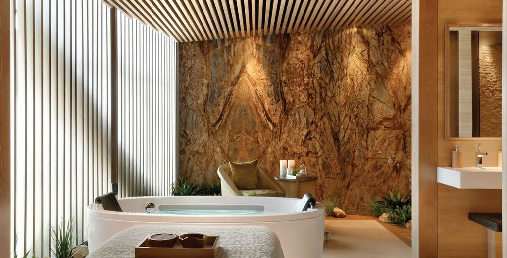 Hyatt Andaz Capital Gate 5* con biglietti per il Gran Premio di Formula 1
