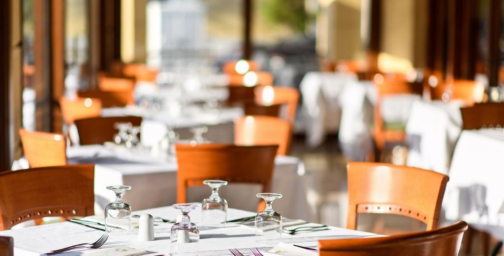 Mitsis Petit Palais Beach Hotel 4*