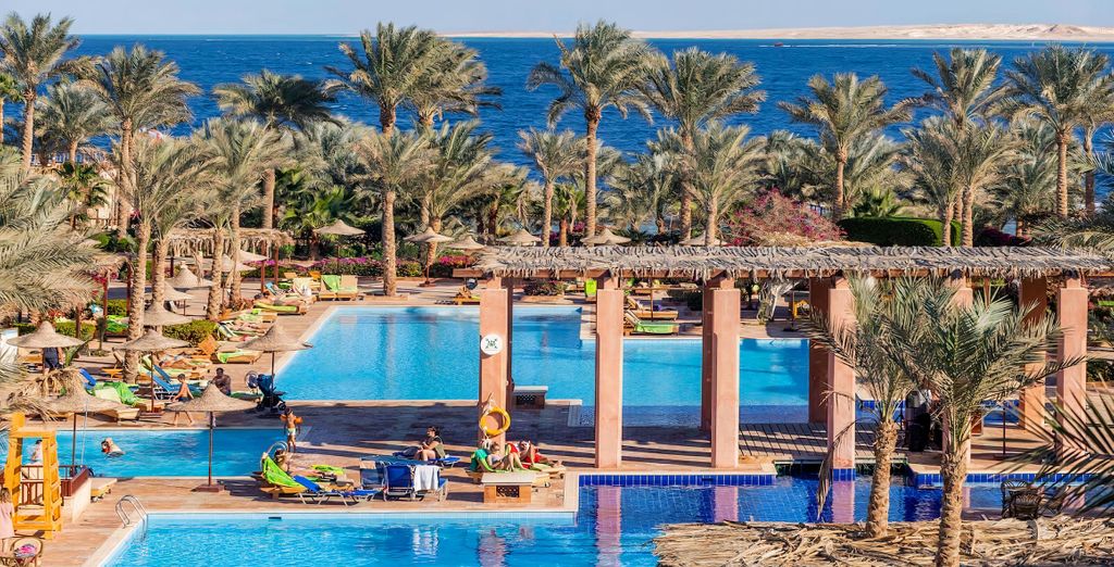Tamra Beach Resort 4*