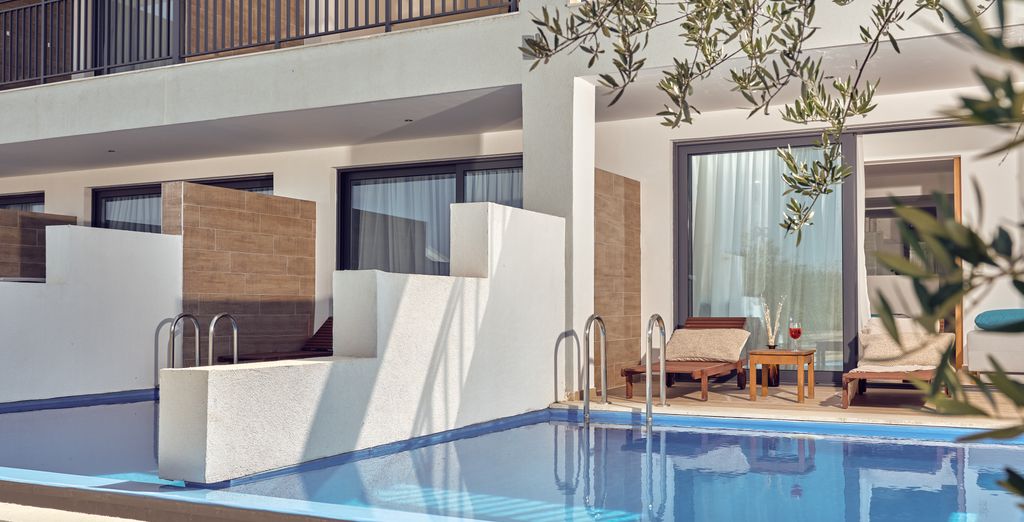 Cavo Orient Beach Hotel & Suites 4*