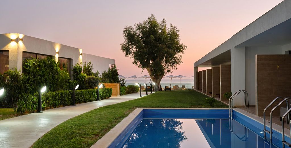 Cavo Orient Beach Hotel & Suites 4*
