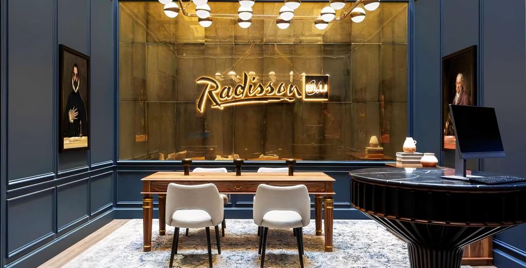 Radisson Blu Hotel Madrid Prado 4*