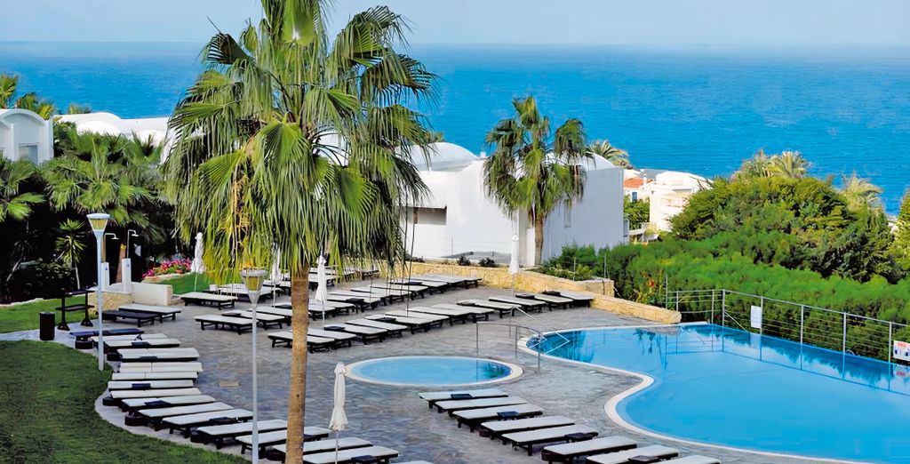 Theo Sunset Bay Hotel 4*