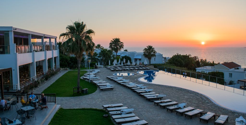 Theo Sunset Bay Hotel 4*