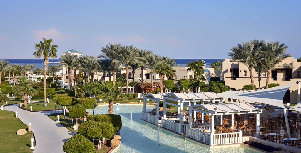 Coral Sea Holiday Resort & Aqua Park 5*