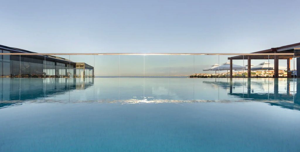 Wyndham Grand Istanbul Kalamis Marina Hotel 5*