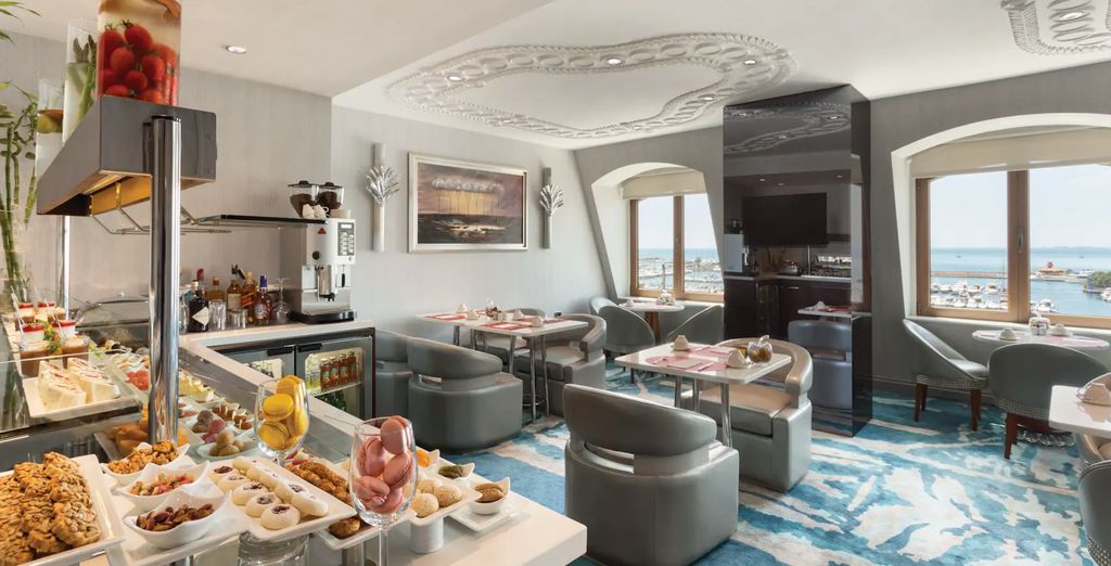 Wyndham Grand Istanbul Kalamis Marina Hotel 5*