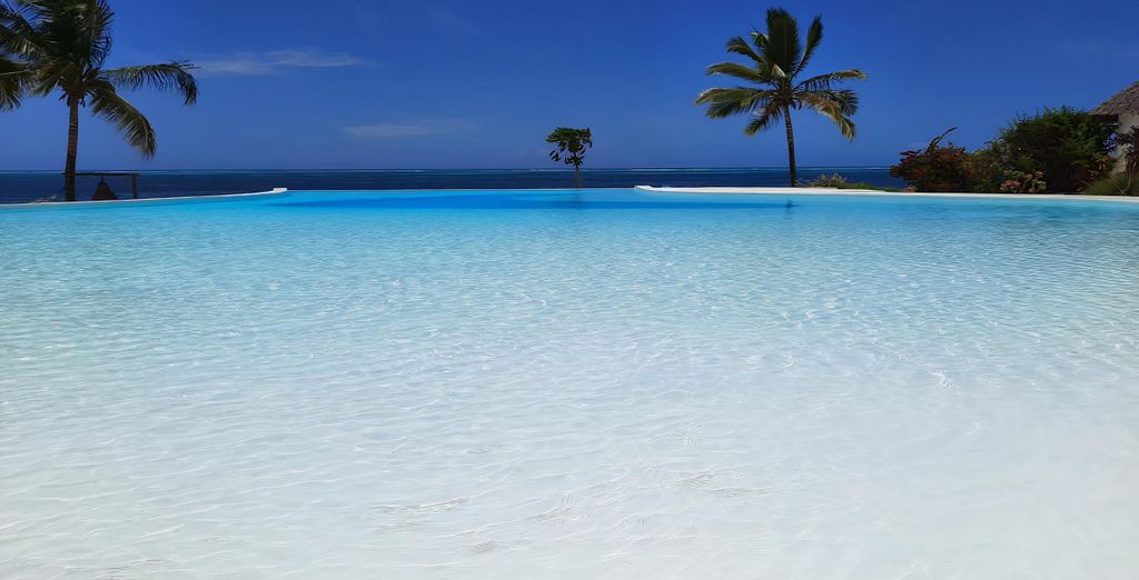 Zanbluu Beach Hotel 4*