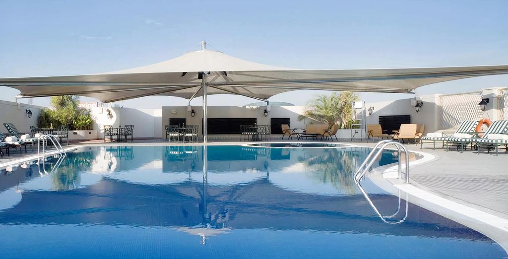 Mövenpick Bur Dubai by Accor 5* e Al Raha Beach Hotel 5*