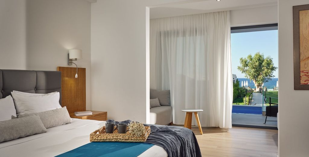 Cavo Orient Beach Hotel & Suites 4*