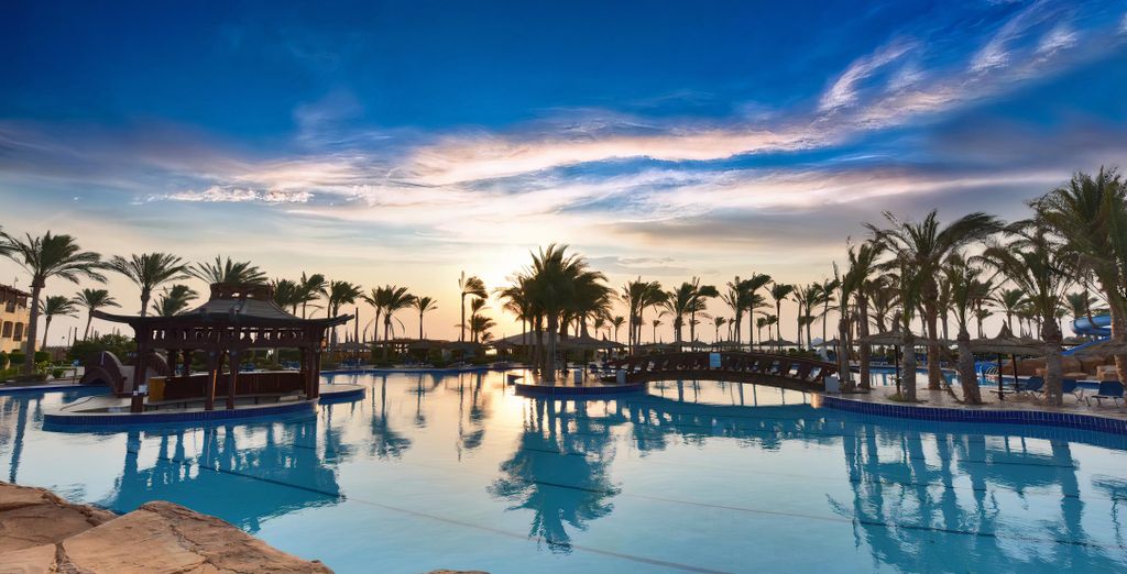 Sea Beach Aqua Park Resort 4*
