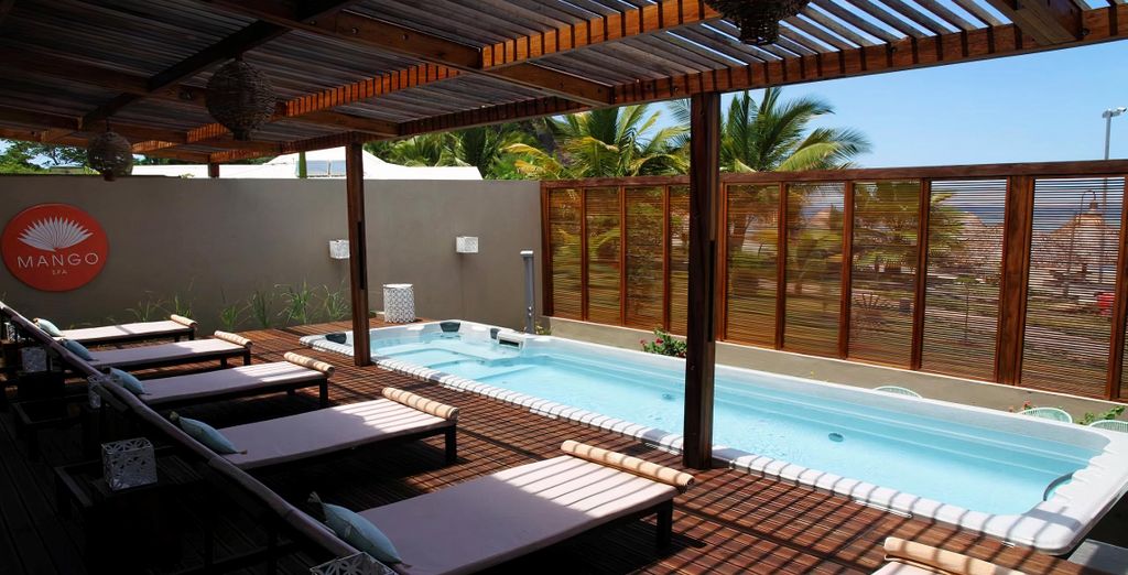 Scoperta dell'Isola dei Profumi con partenza da Palm Beach Resort & Spa 4*